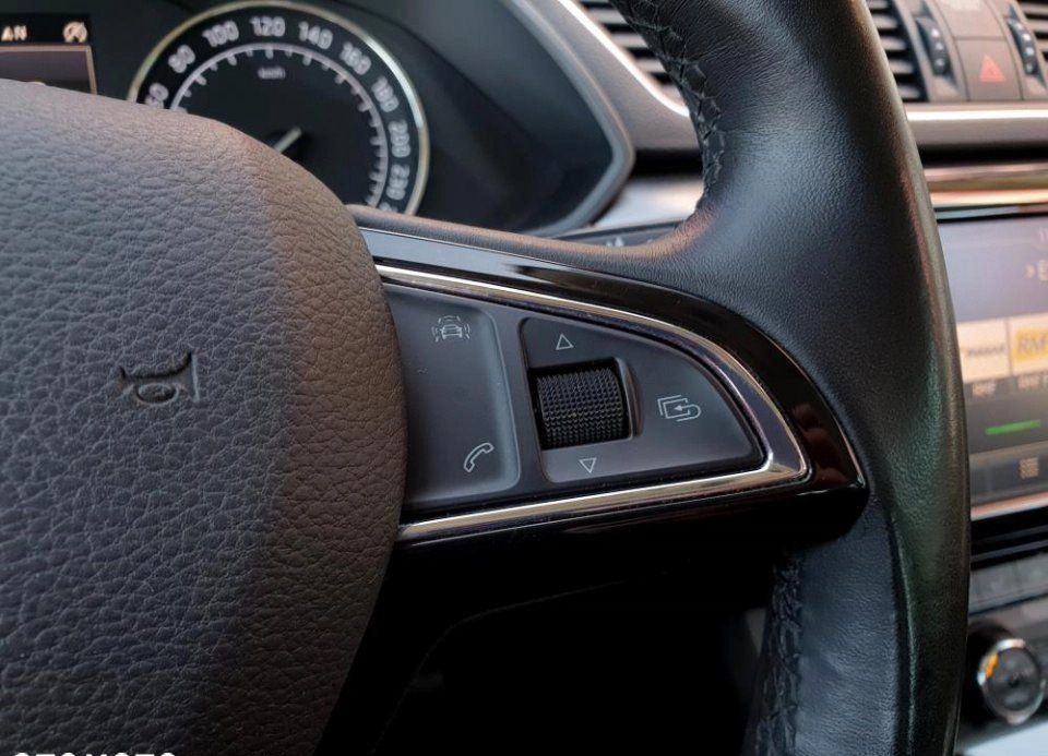 Skoda Superb cena 79900 przebieg: 117092, rok produkcji 2017 z Dobra małe 436
